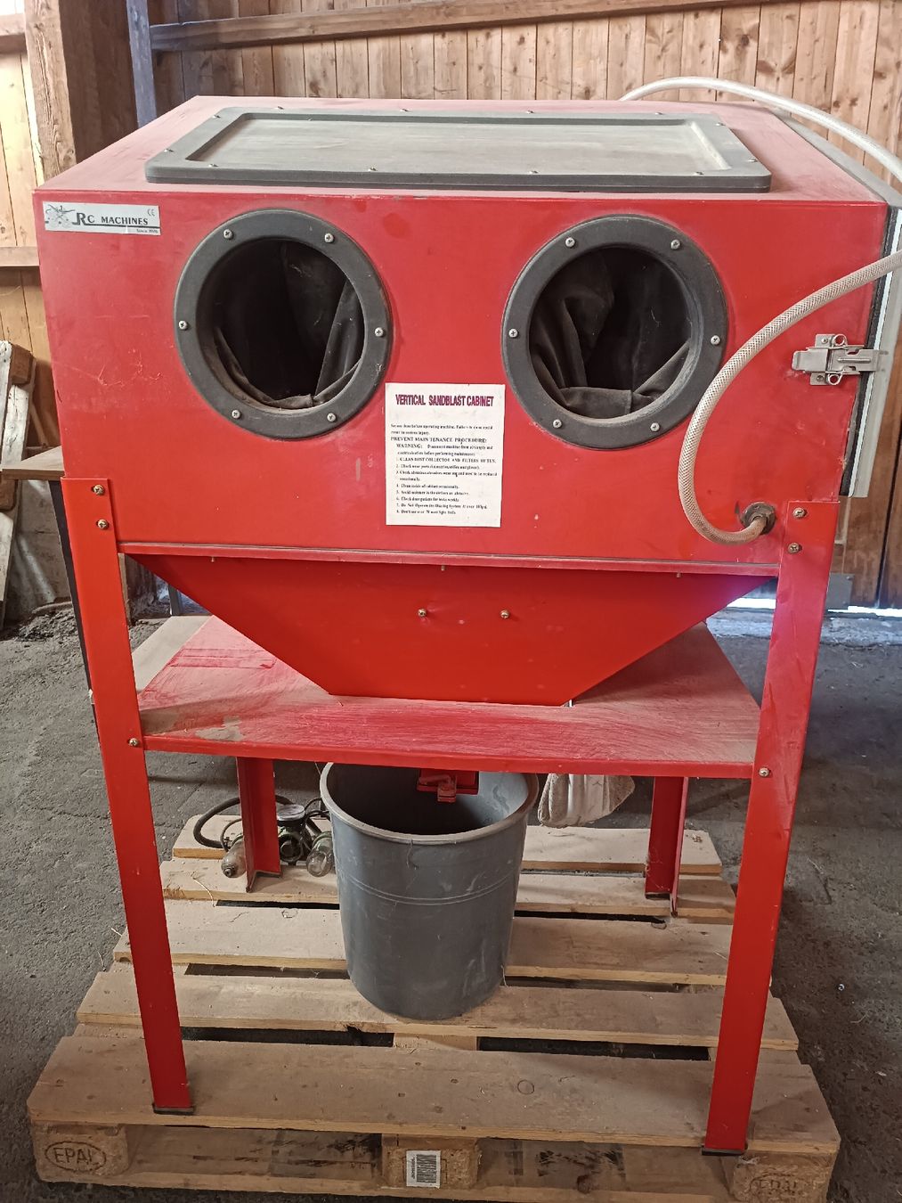 Tutte le macchine: Sandstrahlkabine RC MACHINES 220 L 60 – Usato da Baar venduto da bri_xh5s
