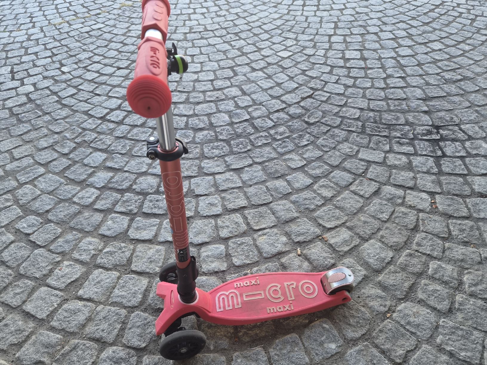 Micro Kickboard: Micro Maxi Trotti Kickboard Scooter rosa klappbar – Usato da Seon venduto da Julia87