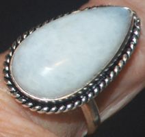 Ring L-2052 – Regenbogen Mondstein – Innendurchmesser 18mm
