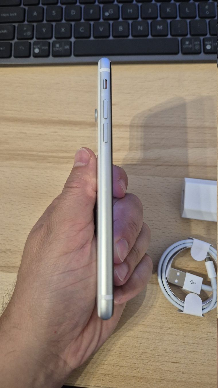 Apple Telefoni cellulari / Smartphones: iPhone SE 2020 64GB White 3034 – Usato da Münchenbuchsee venduto da MV_Solutions 8