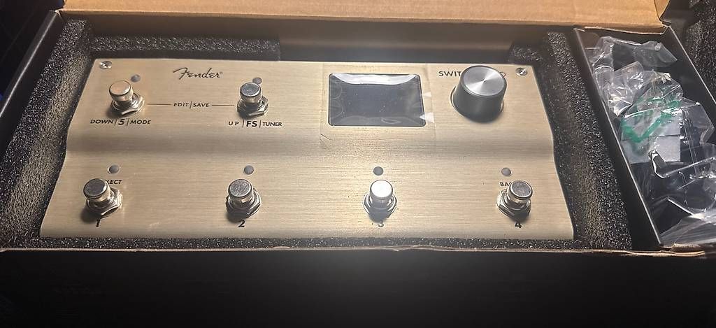 Strumenti musicali: Fender Switchboard Effects Operator  Wie neu – Usato da Winterthur venduto da Majerancio 1
