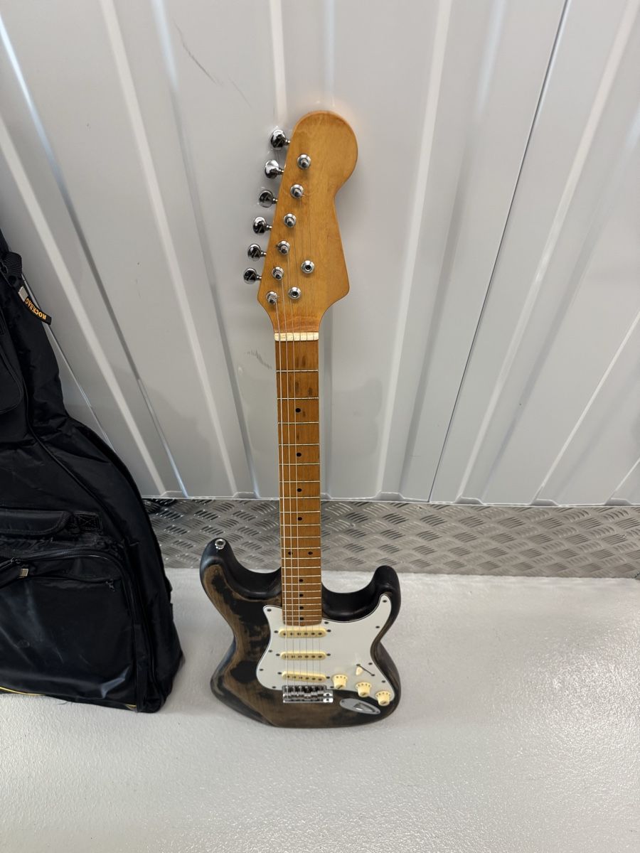 Strumenti musicali: Guitare type strat – Usato da Corbeyrier venduto da ant_2r6l 7