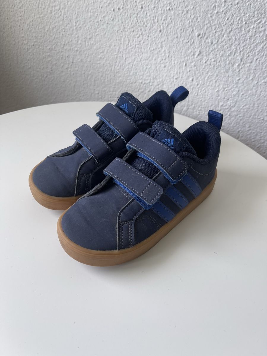 Adidas Scarpe per ragazzi: Adidas Sneaker, Gr. 27, Klettverschluss  – Usato da Rapperswil SG venduto da Jule1410