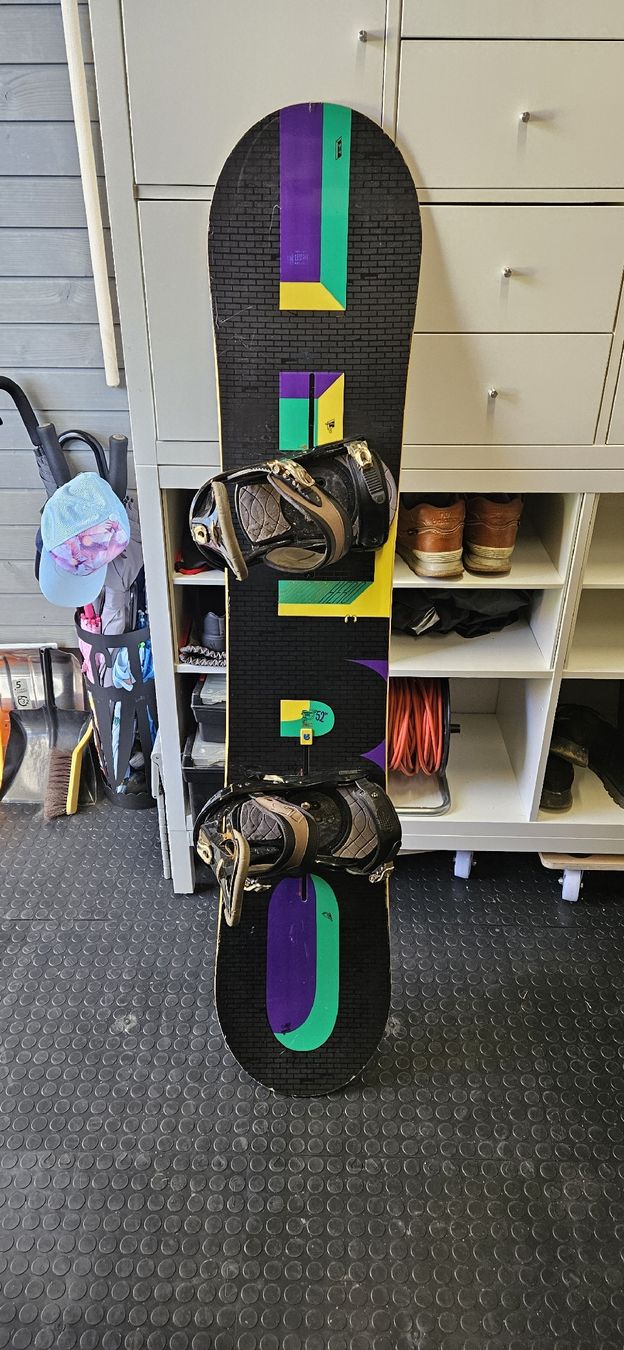 Burton Boards: Burton Snowboard Custom mit Bindung 152w, "Breit" – D'occasion à Langenthal par Roullen