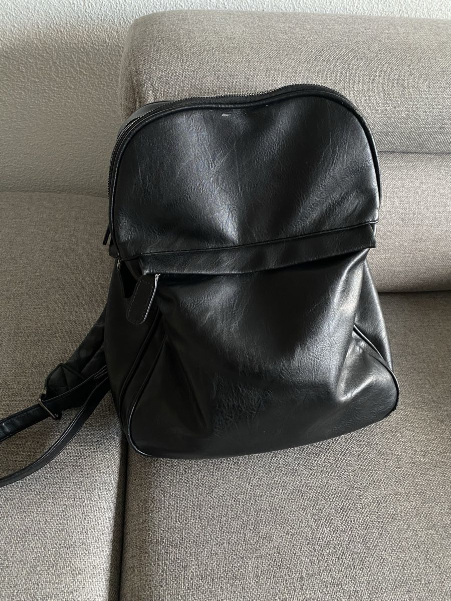 Rucksäcke: Schwarzer Rucksack aus Kunstleder, 40*35 – Gebraucht aus Kriens von sch_v6nl 1