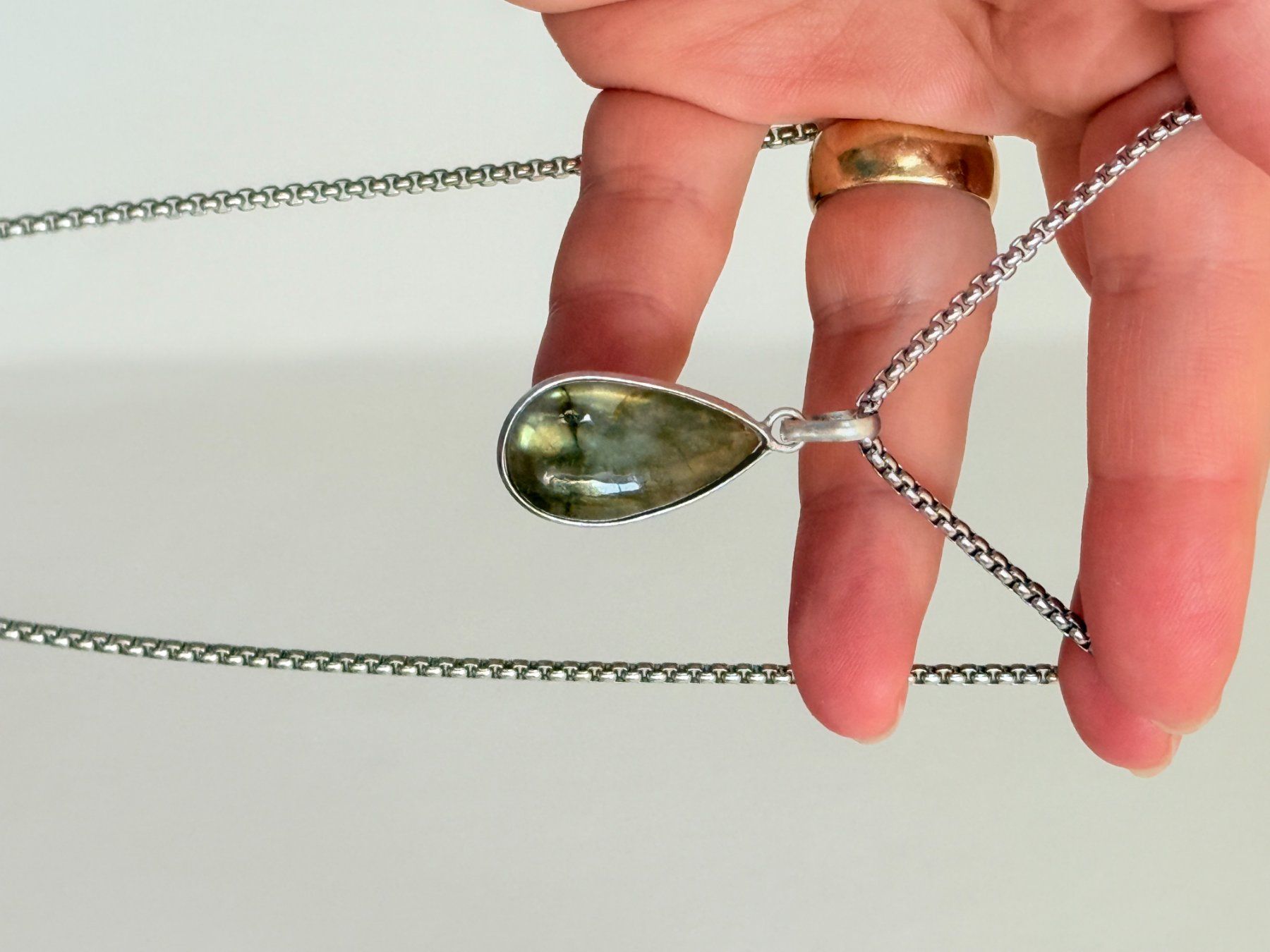 Ketten: Labradorite necklace – Neu und originalverpackt aus Genève von AGBERG 9