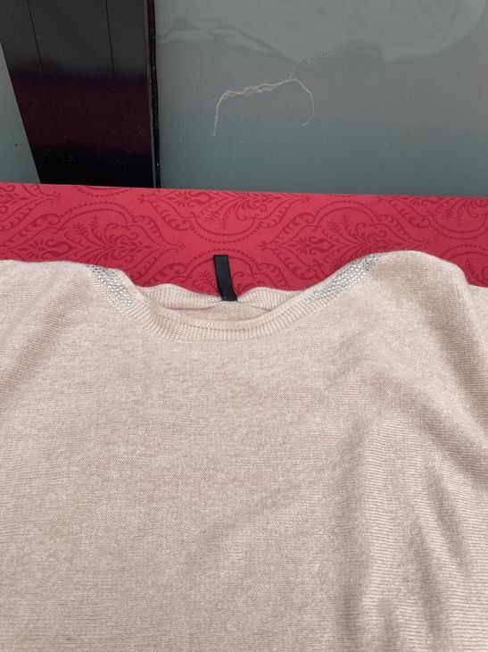 Pullover & Sweatshirts: Damen Pullover Beige mit Glitzer am Kragen M – Gebraucht aus Bergdietikon von antovale 1