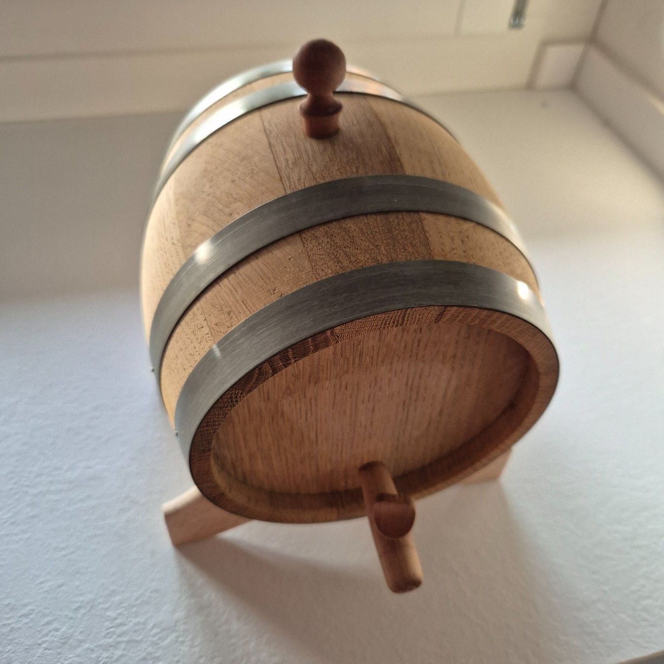 Sonstiges: 2l Holzfass Eiche mit Zapfhahn und Ständer gebraucht – Gebraucht aus Maur von Badtrick 1