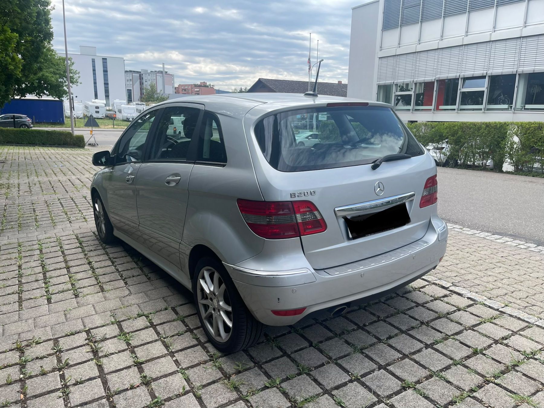 Mercedes-Benz Automobili: Mercedes-Benz B200 AB MFK 2025 – Usato da Lichtensteig venduto da elektronik-service 2