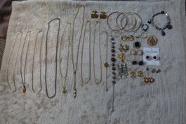 1 schönes 39 teiliges Modeschmuck Set