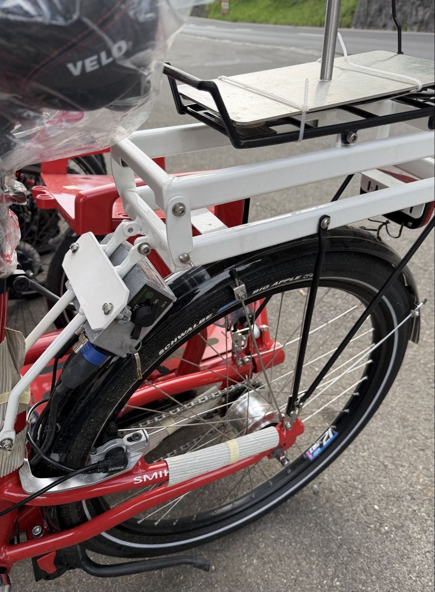 Velos: E-Velo mit Anhänger, Liquidation 7 Stück ein Preis – Neu (gemäss Beschreibung) aus Interlaken von Skandalpreis 7