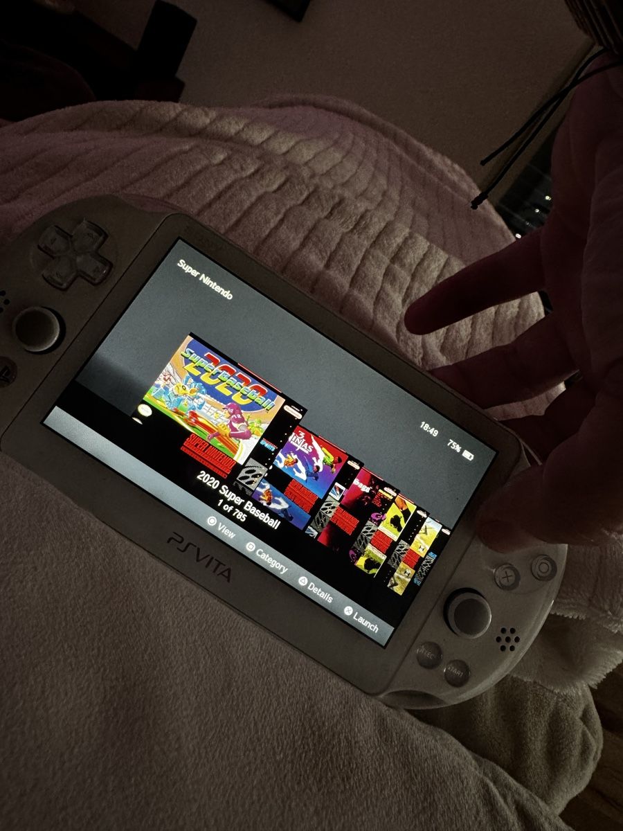 Sony Consoles: Sony PS Vita – D'occasion à Riken AG par Herakles.18 4