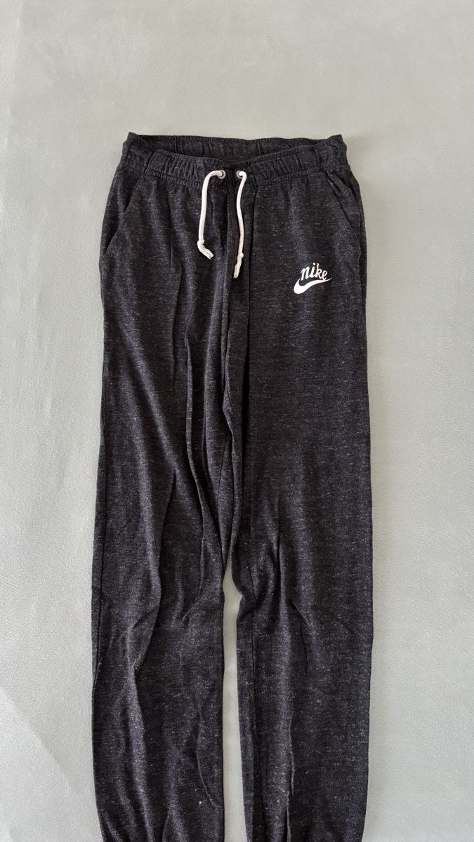 Nike Pantaloni: Nike Trainerhose, Grösse XS – Usato da Wilen b. Wil venduto da alimonera 2