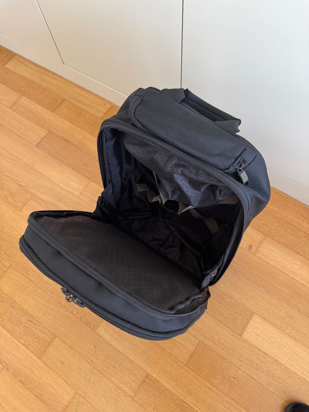 Samsonite Sacs à dos: Samsonite Rucksack mit Rollen, schwarz einwandfreier Zustand – D'occasion à Neuhausen par satellite5820 4