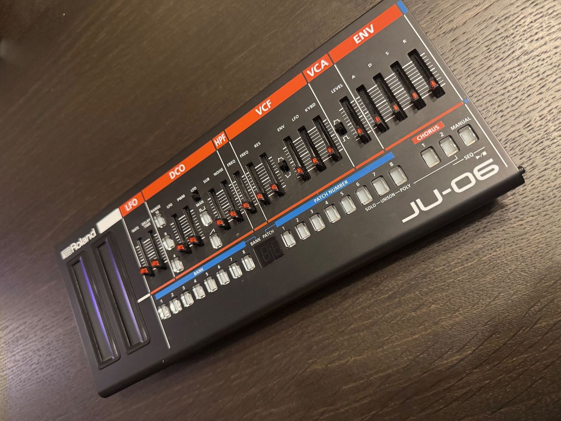 Roland Strumenti musicali: Roland Boutique JU-06 – Usato da Hendschiken venduto da epstone76 1
