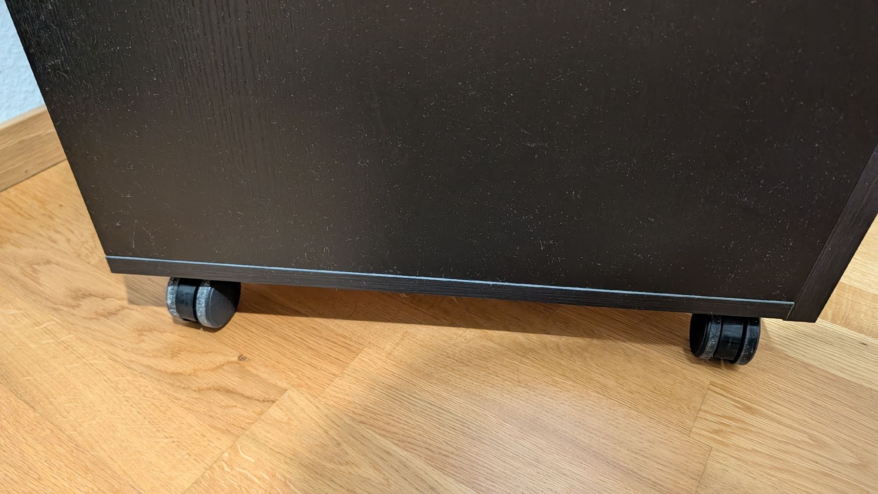 Ikea Banconi: Ikea MALM filing cabinet with rollers  – Usato da Riehen venduto da jan_mz8d 4