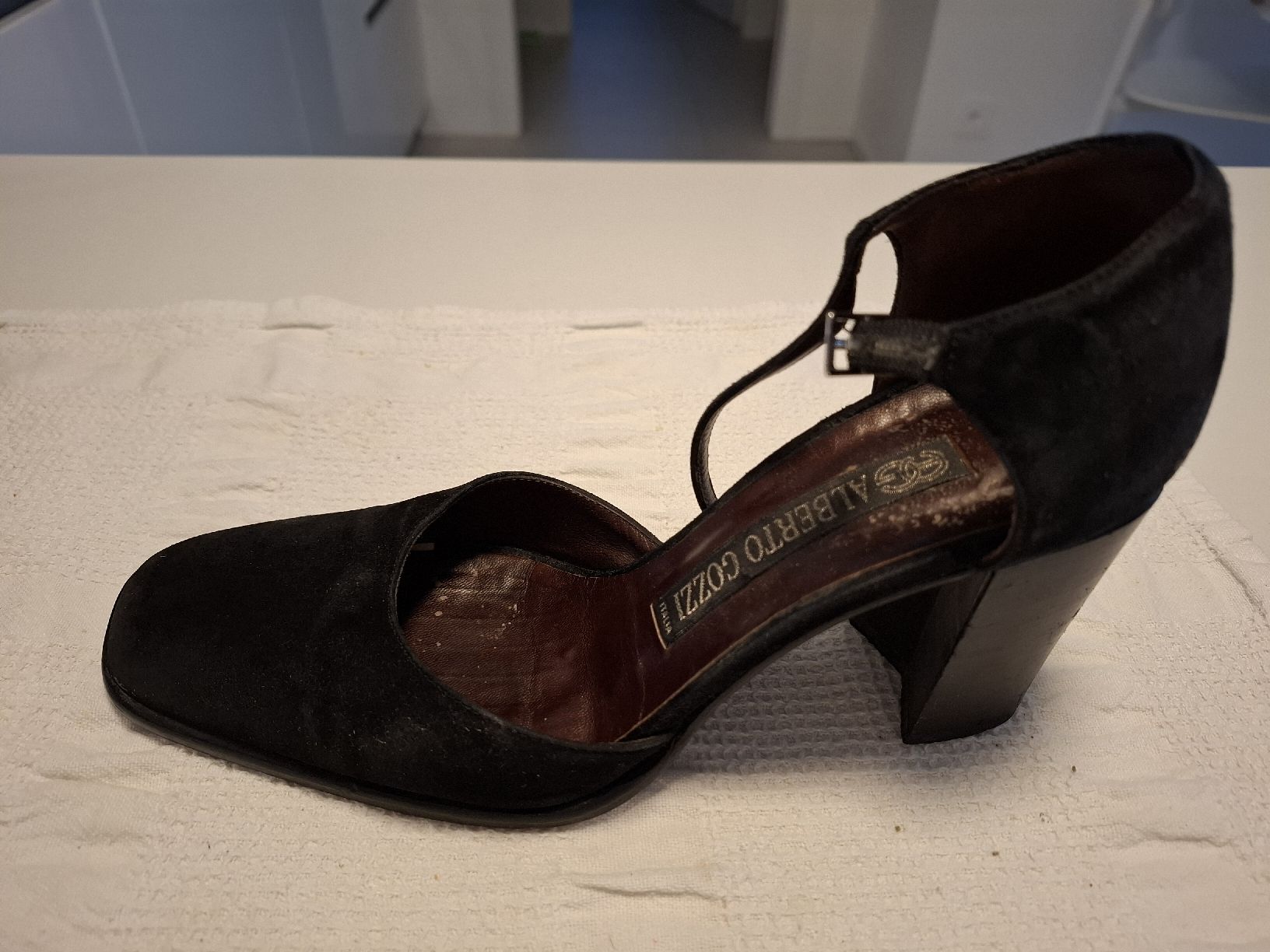 Scarpe da donna: Scarpe nere col tacco comode, n.35 – Usato da Camorino venduto da ros_cj5f 2