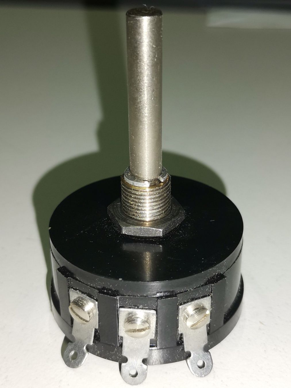 Composants électroniques: Potentiometer Wirewound 2k – Neuf avec emballage d'origine à Kleindöttingen par Katze99