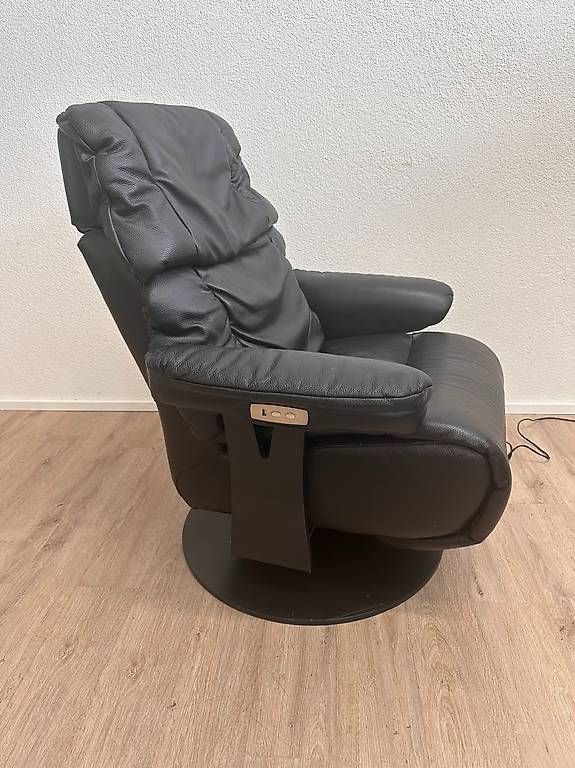 Poltrone: Moderner Relaxsessel mit Liegefunktion und USB-Anschluss – Usato da Obernau venduto da Arche_Noah_Brocki 2