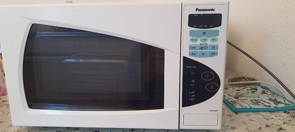 Küchengeräte: mikrowelle panasonic – Gebraucht aus Grabs von Neuton