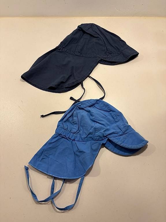 Altro abbigliamento per bambino: 2x Sonnenhut blau – Usato da Felsberg venduto da Riggel 1