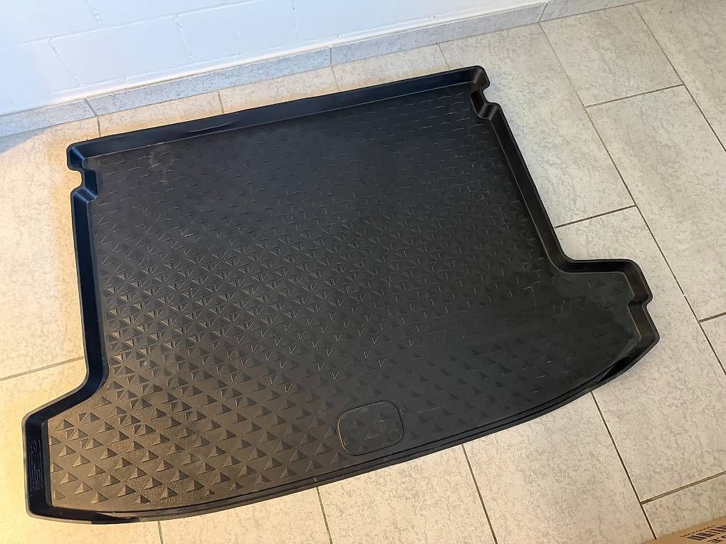 Tappeti & Tappetini: Gebrauchte Kofferraummatte Hyundai Tucson – Usato da Pfungen venduto da Andrea031 1