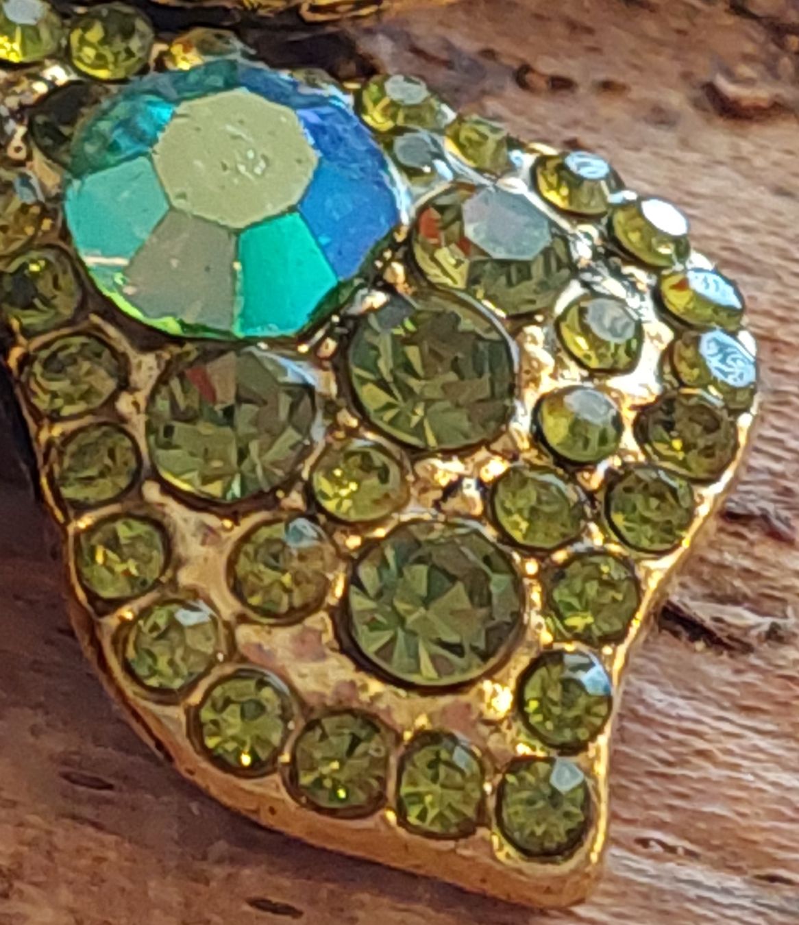Broschen & Nadeln: Wunderschöne Brosche Schmetterling hellgrün + blau – Neu (gemäss Beschreibung) aus Oberwil BL von Kukkaniitty
