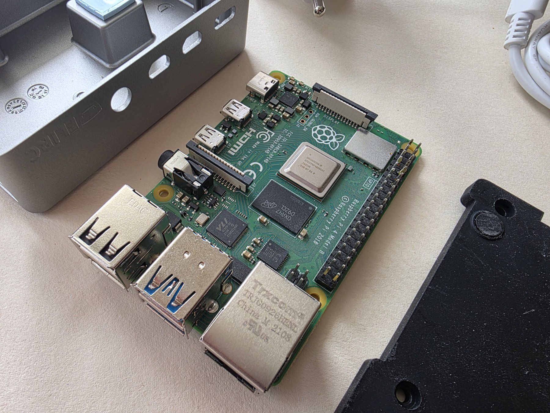 Raspberry Pi PC: Raspberry Pi 4B - 8GB RAM, FLIRC Case, Original Netzteil – Usato da Müllheim Dorf venduto da paped 3