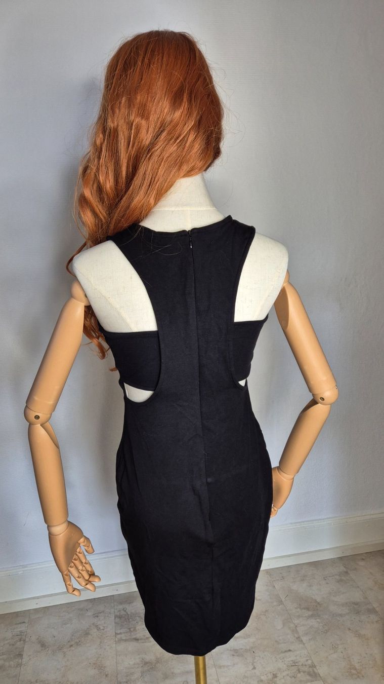 Armani Kleider: Kleines schwarzes Kleid von Armani Exchange – Gebraucht aus Leissigen von ali_k9v8 4