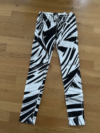 Marciano Guess Hose, Gr. 26, schwarz/weiss, neuwertig