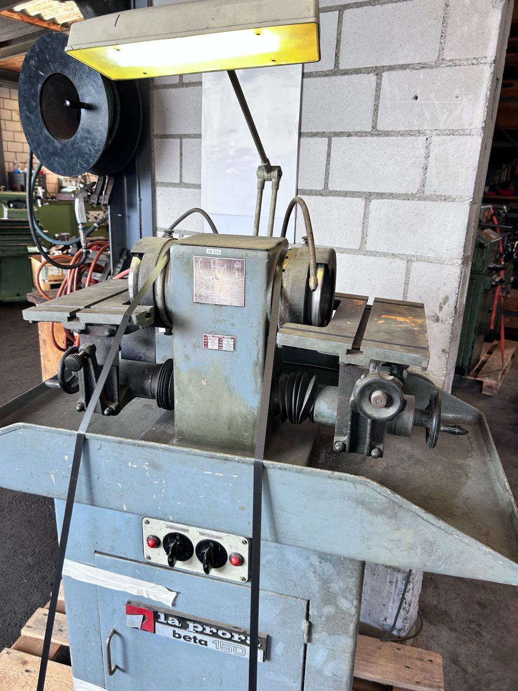 Alle Maschinen: Stähleschleifmaschine – Gebraucht aus Münchenstein von fransch
