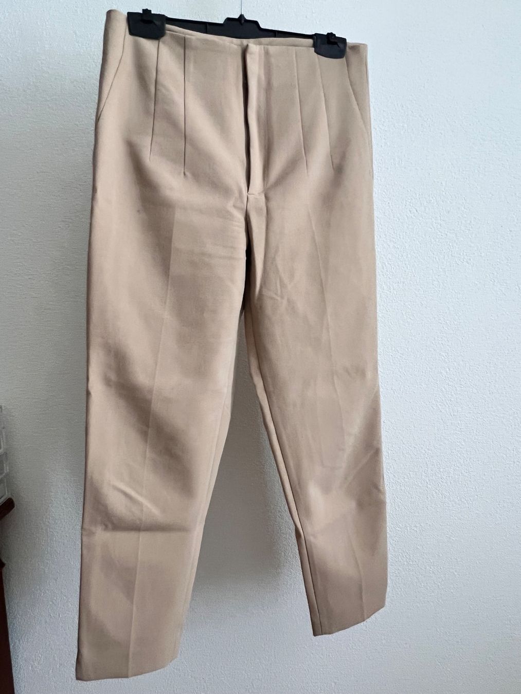 Hosen: Zara beige Hose Grösse 38 – Gebraucht aus Zürich von lexi_alex