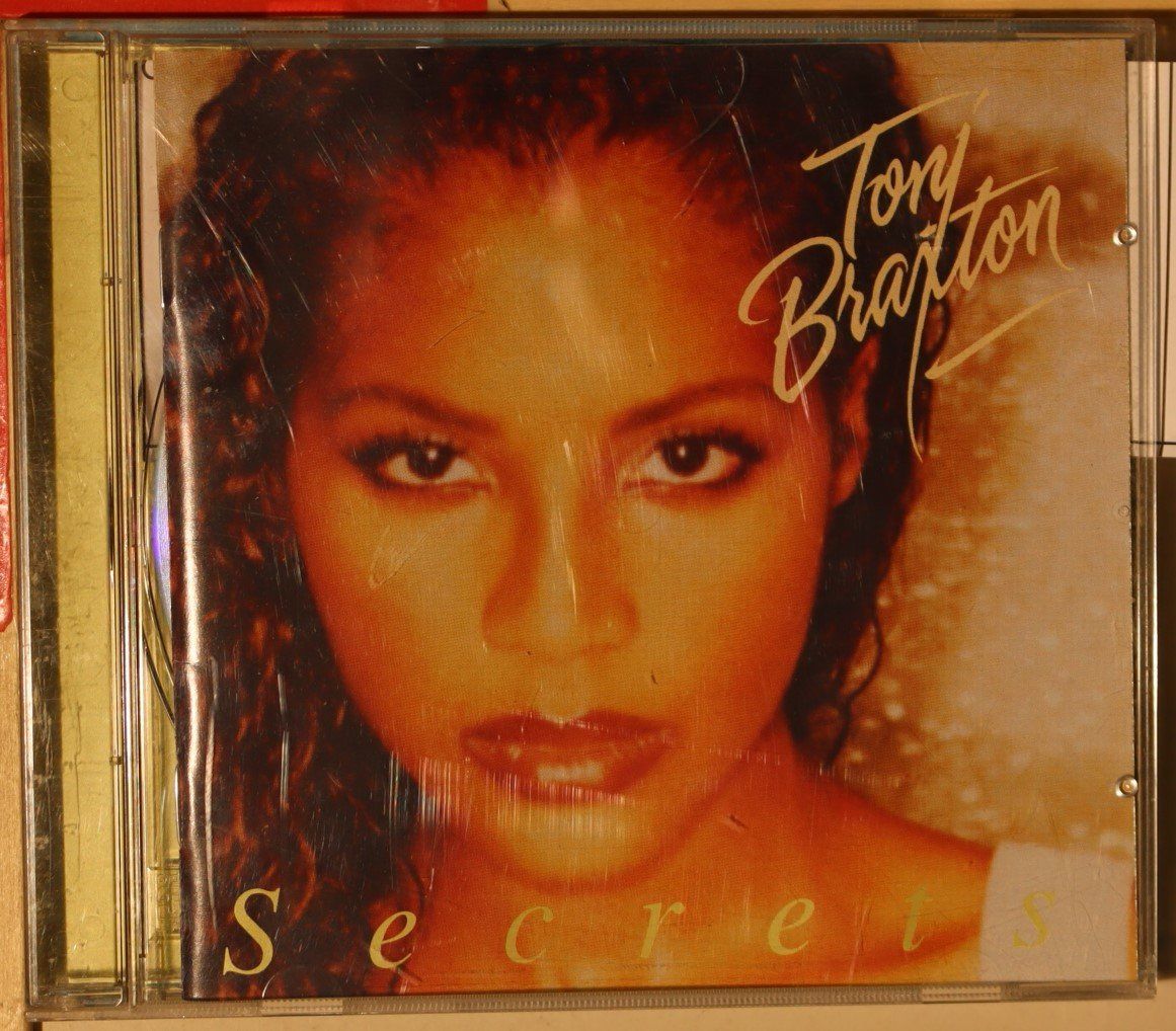 CD: Tony Braxton – Secrets – Usato da Luzern venduto da CONTENTI