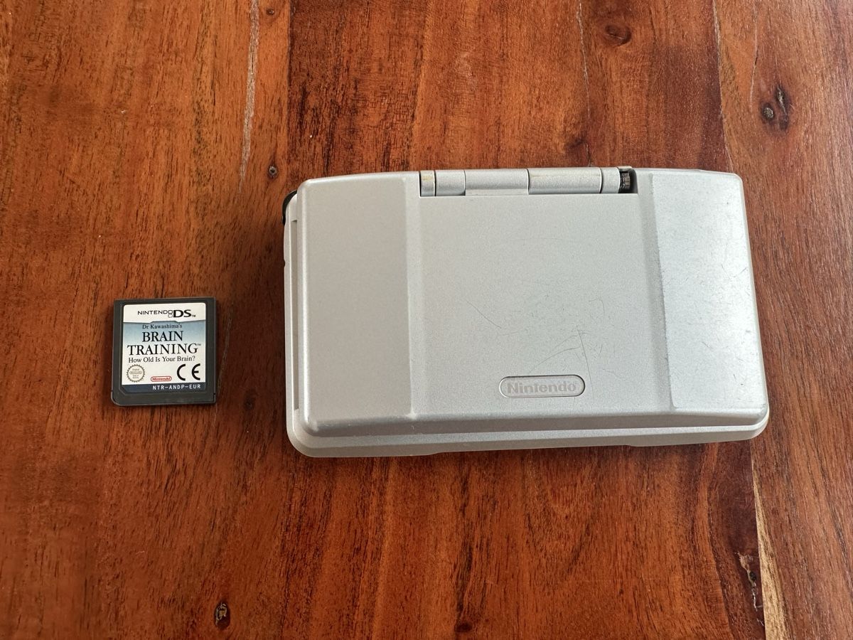 Nintendo Console: Nintendo DS plus 1 Spiel  – Usato da Zürich venduto da Kareljan 2