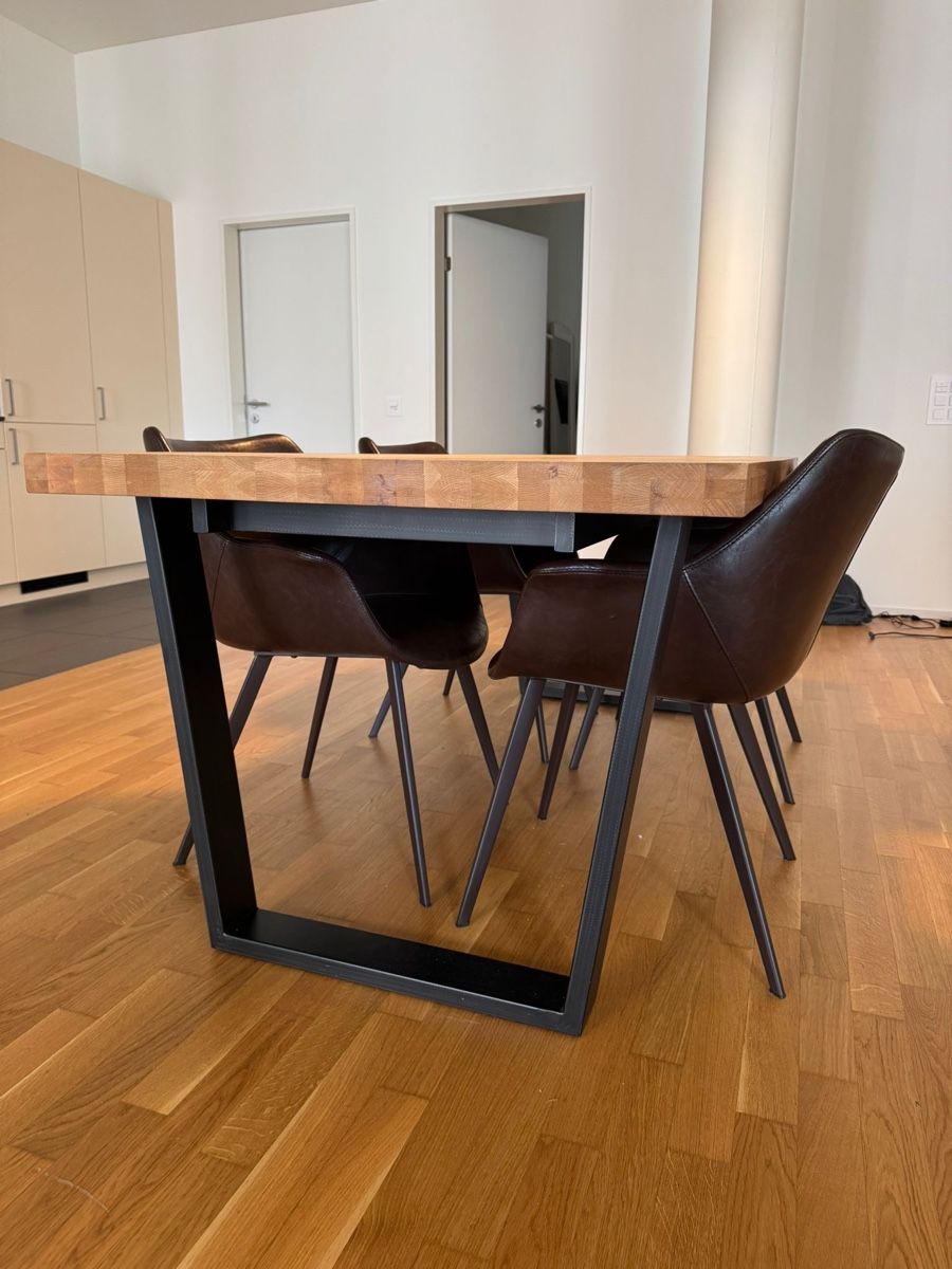 Pfister Tischset: Holztisch mit Stühlen – Gebraucht aus Altstätten SG von mon_nm2f