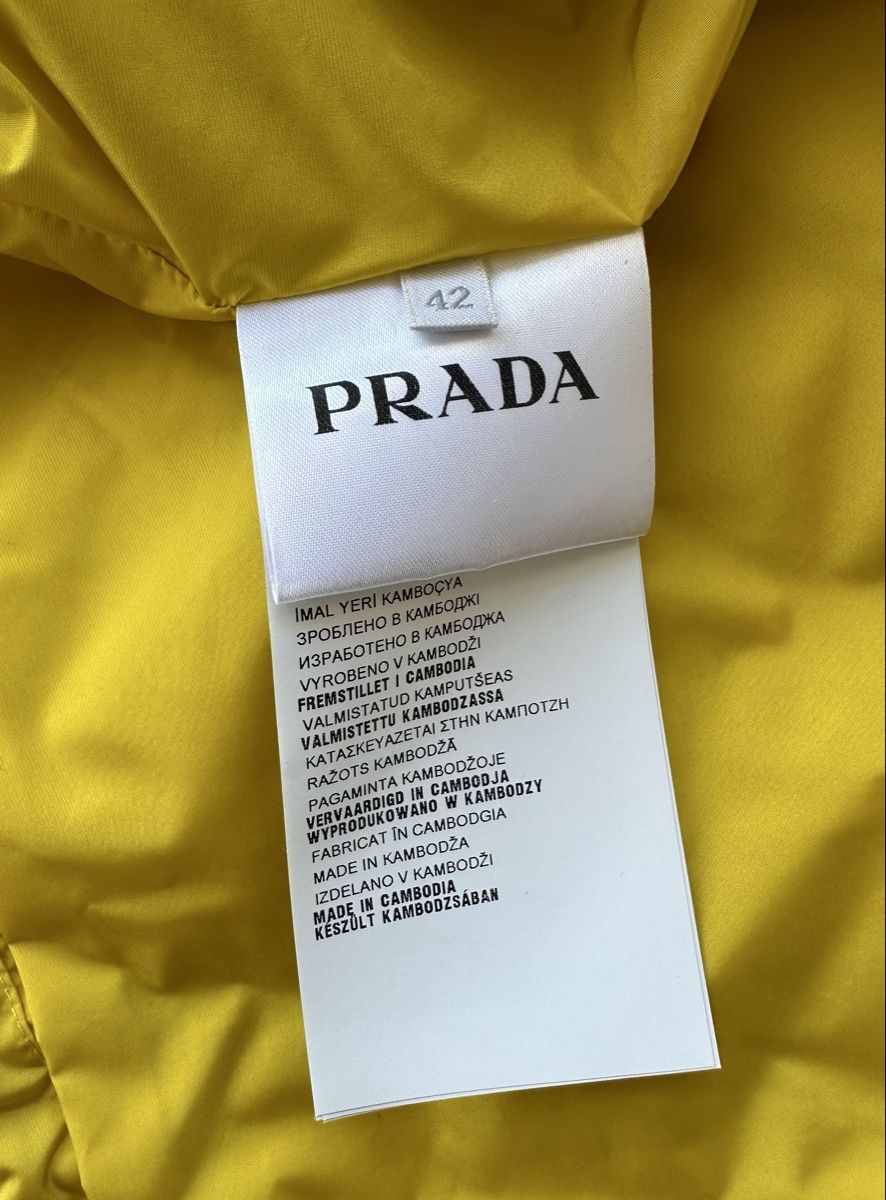 Prada Giacche: Bright Yellow Prada Milano Lightweight Jacket - Size 42 – Usato da Zürich venduto da megastored 4