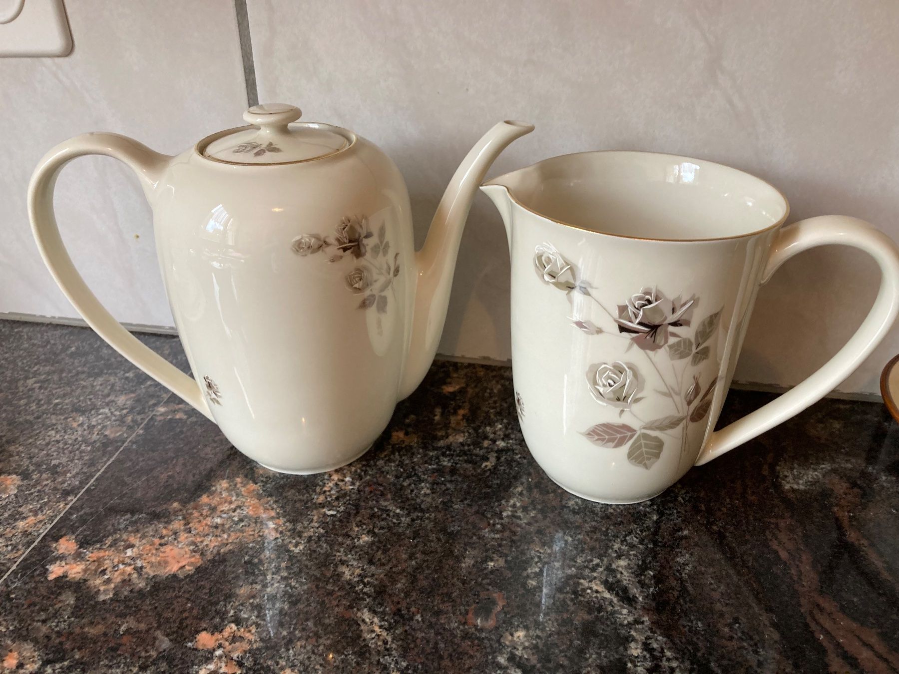 Set di piatti: Langenthaler Kaffeeservice, 21-teilig – Nuovo (secondo la descrizione) da Rüti b. Riggisberg venduto da katrin.reichenbach 1