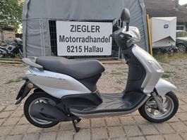 Piaggio FLY 125 Roller Scooter Lieferung möglich