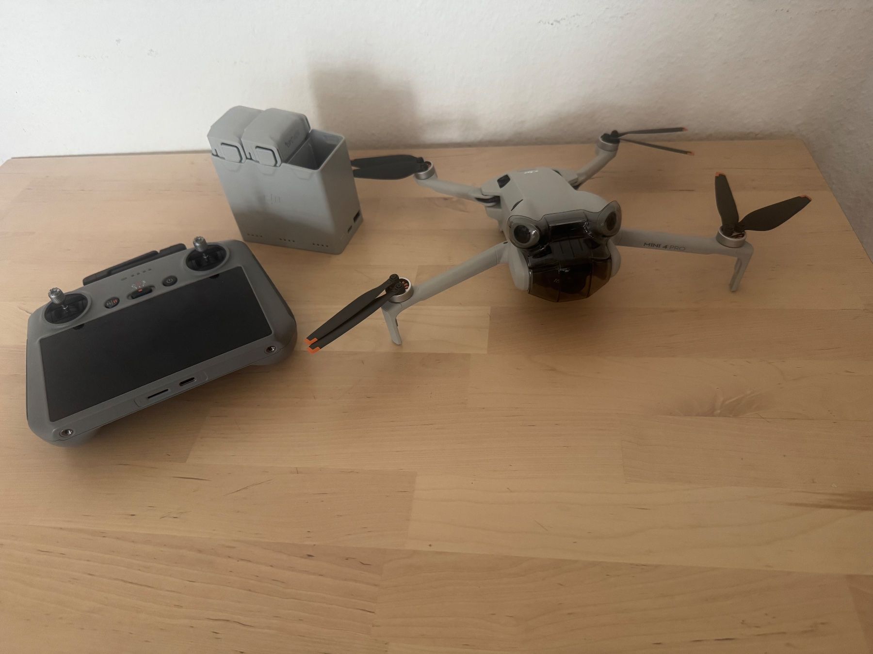 DJI RC Kits de montage: DJI Mini 4 Pro Fly More Combo – D'occasion à Uster par The_Winter_Soldier 1