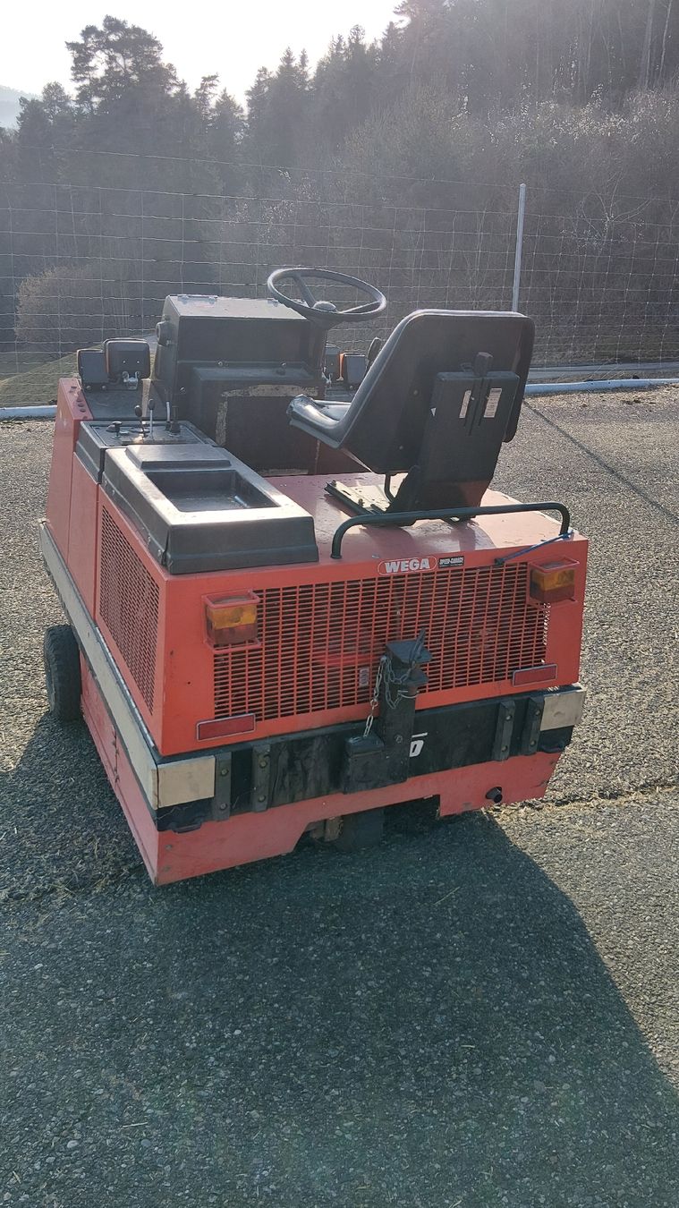 Hako Tutte le macchine: Wischmaschine Hako Jonas 1100 – Usato da Diegten venduto da Puller1291 2