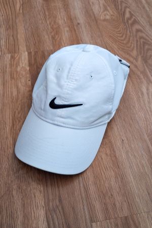 Nike Heritage86 Cap – Weiss mit schwarzem Swoosh/Top Zustand