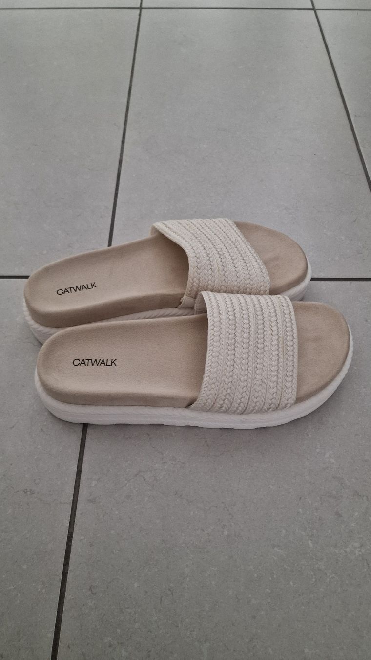 Scarpe da donna: Catwalk Pantoletten ungetragen Gr. 39 – Nuovo (secondo la descrizione) da Zofingen venduto da stm_dl82 1