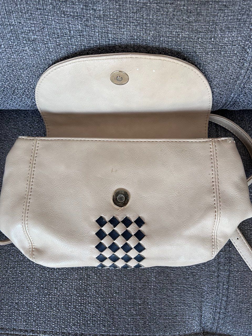 Guess Borse da donna: Borsa a tracolla Guess – Usato da Giubiasco venduto da LorisVale 1