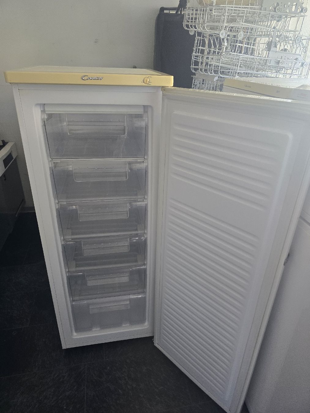 Candy Congelatori: Gefrierschrank CANDY 165 Lit. – Usato da Oberburg venduto da B-2 2
