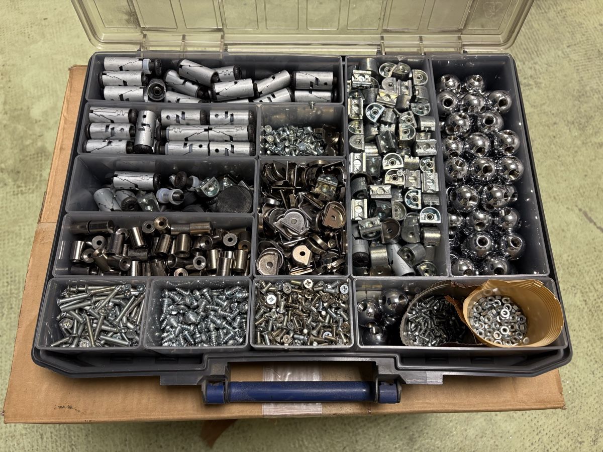 Quincaillerie: USM mobilier – D'occasion à Founex par Classic_mike