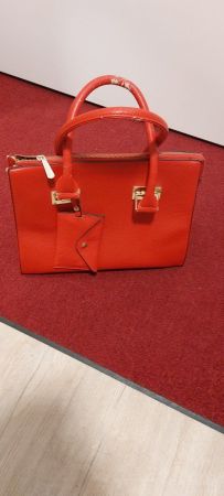 Rote Tasche