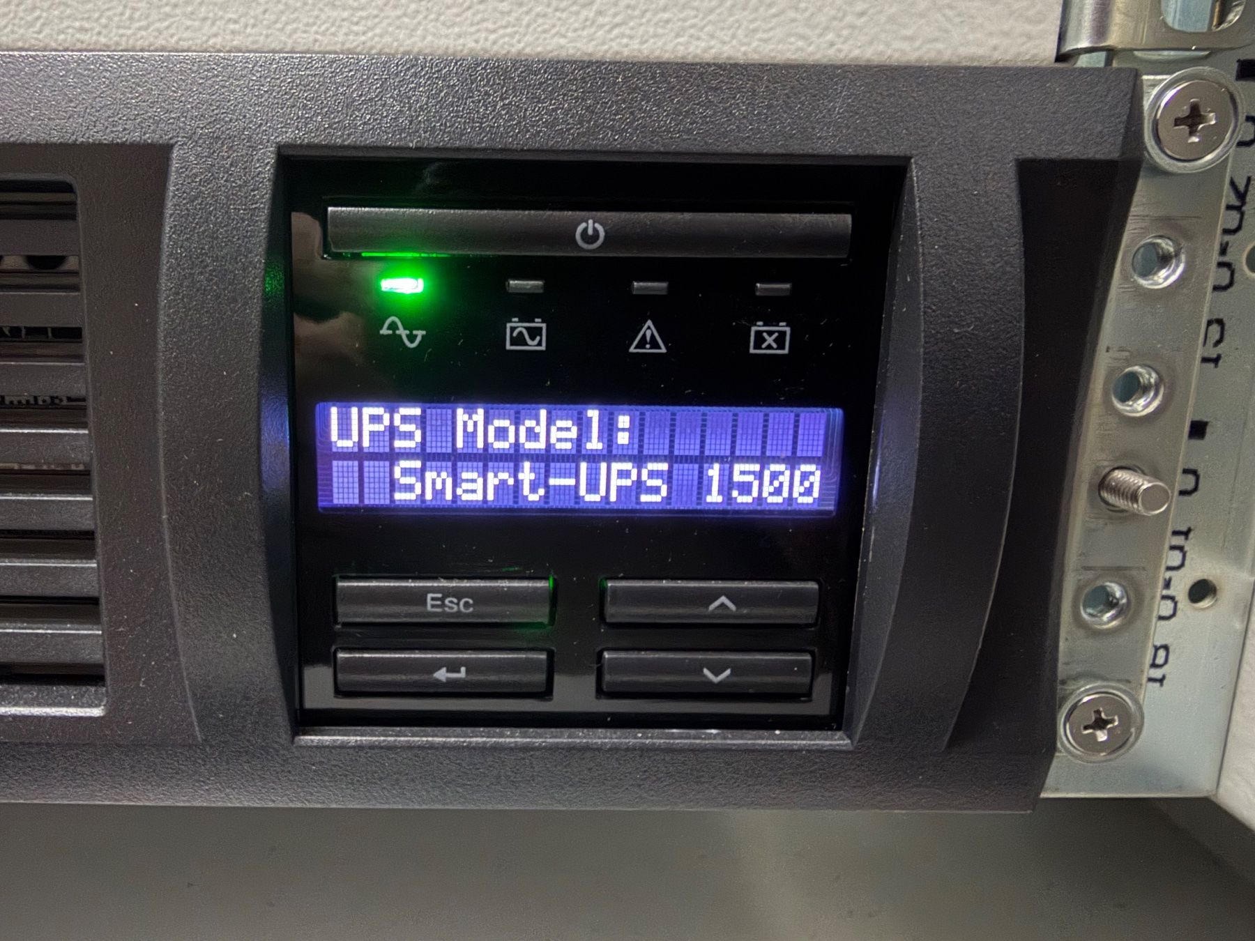 Apc Caricatori & Batterie: APC Smart-UPS 1500 – Usato da Niederhasli venduto da brandman 3