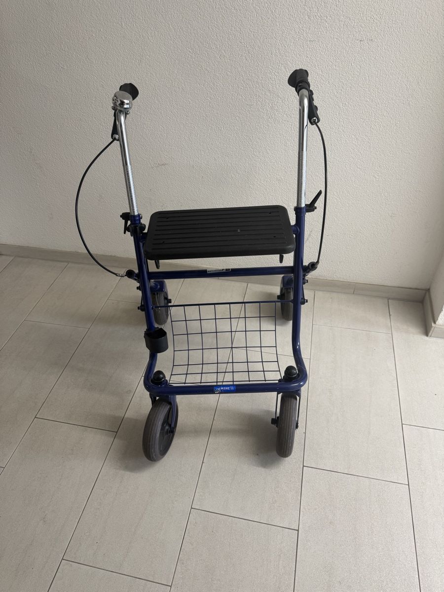 Ausili per la deambulazione: Gehhilfe Rollator Thuasne blau gebraucht – Usato da Birsfelden venduto da inf_l2yy