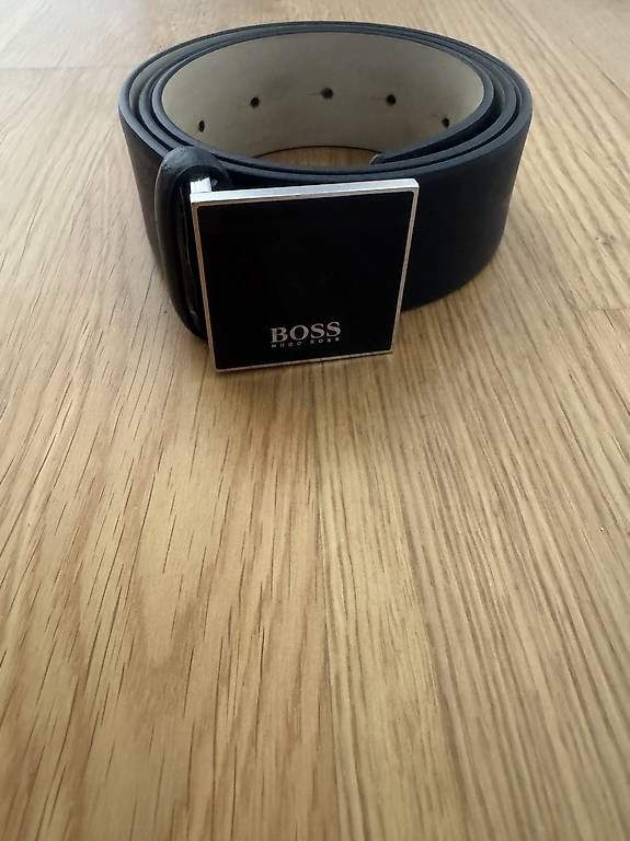 Hugo Boss Cinture: Ledergürtel Hugo Boss Grösse L – Usato da Möriken AG venduto da naza06