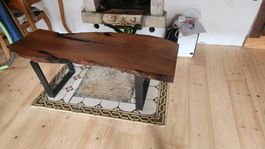 Couchtische aus Nussbaum Schwartenbrett